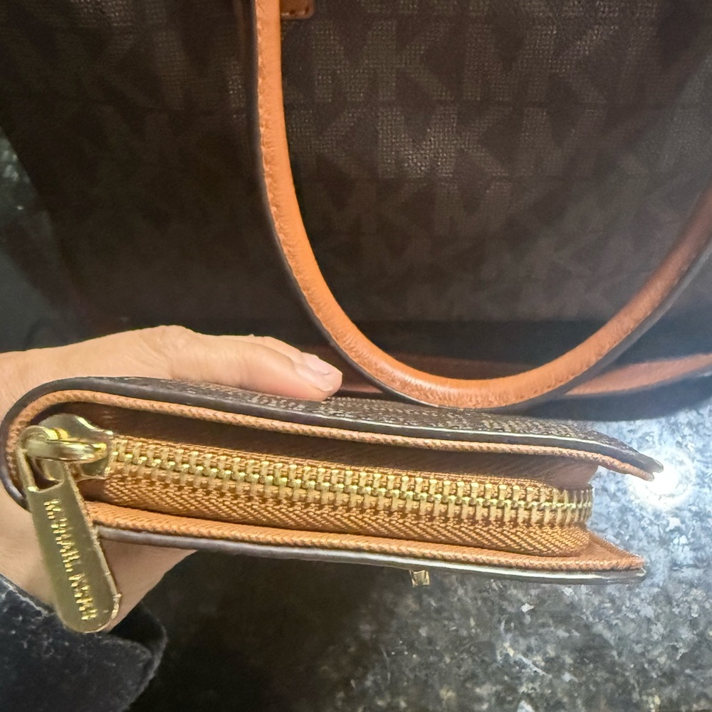 NWT MK Large Hamilton purse with matching wallet - Picture 6 of 11